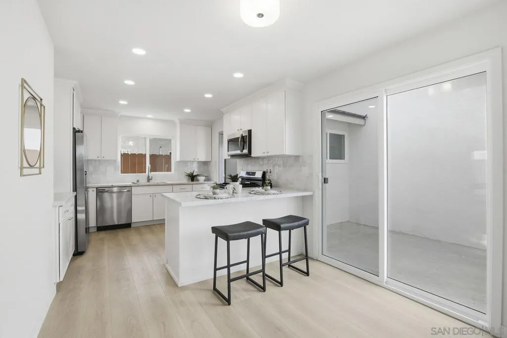 8702 Glenhaven St, San Diego, California 92123 home-pic-12